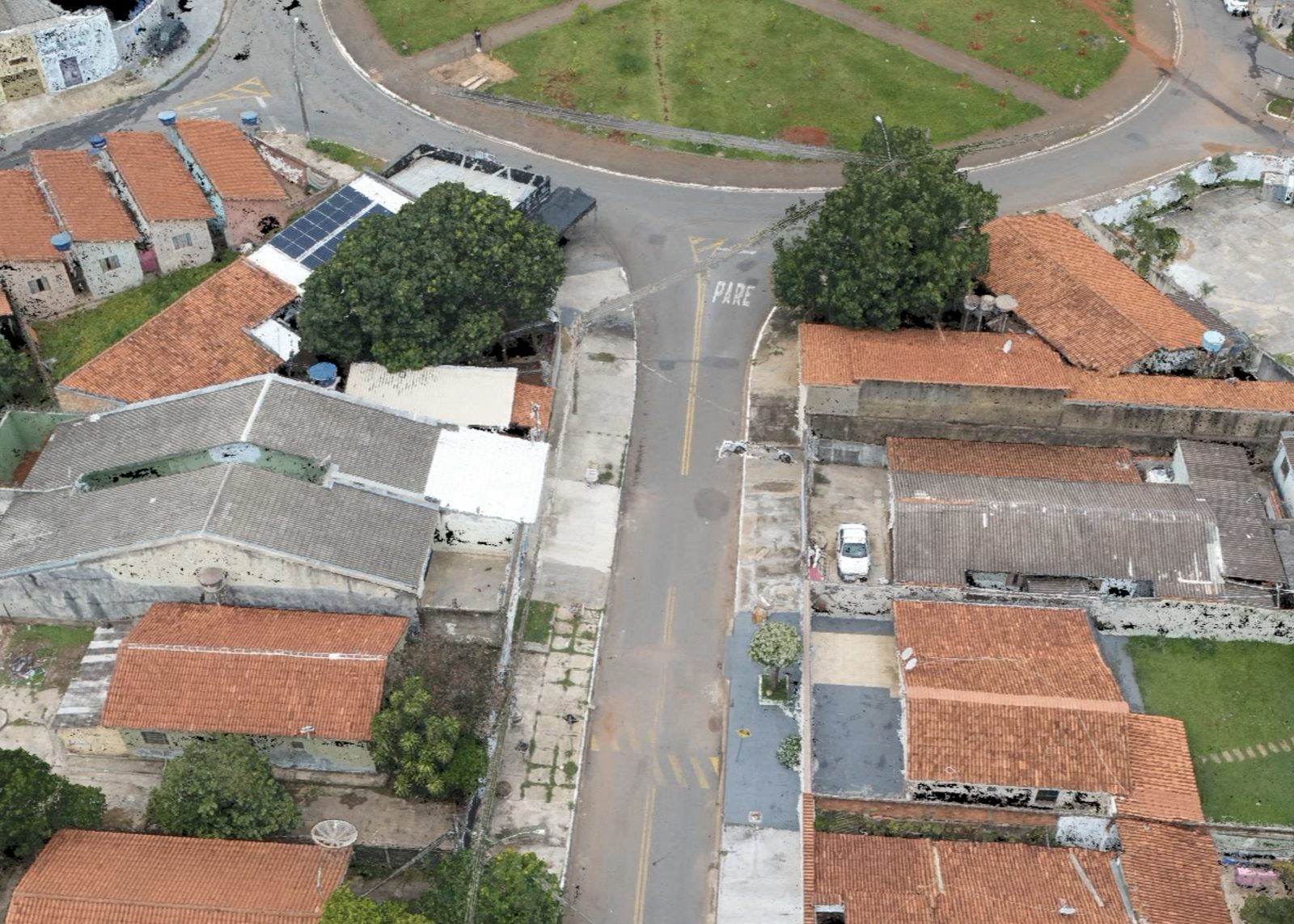 Reconstrução topográfica por drone — ortomosaico aéreo de um cruzamento